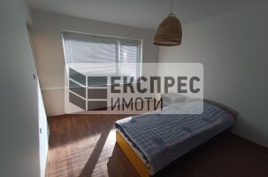 Обзаведен, Тристаен апартамент, Колхозен пазар
