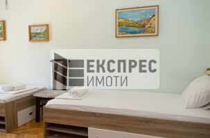  2 Schlafzimmer Wohnung, Chayka