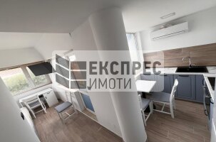  Studio, Greek area