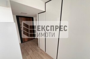  Studio, Greek area