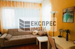 Обзаведен Тристаен апартамент, Червен площад