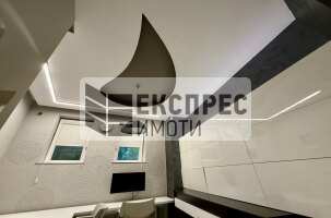 Furnished Office, Center