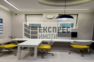 Furnished Office, Center