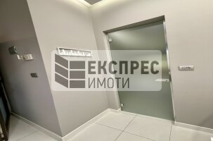 Furnished Office, Center