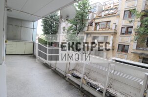 Обзаведен Тристаен апартамент, Окръжна болница