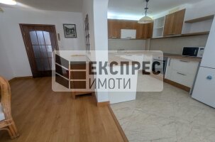 Обзаведен Тристаен апартамент, Окръжна болница