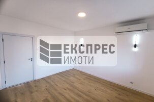 НЕОБЗАВЕДЕН Тристаен апартамент, Чайка