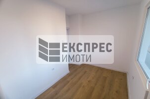 НЕОБЗАВЕДЕН Тристаен апартамент, Чайка