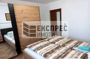 Обзаведен Тристаен апартамент, Лятно кино Тракия