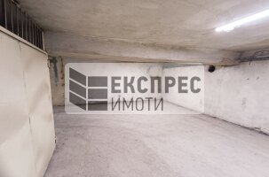 ГАРАЖ Гараж, Гръцка махала