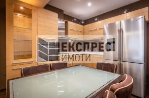 Обзаведен Тристаен апартамент, Център