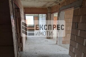 Тристаен апартамент в строеж Тристаен апартамент, Кайсиева градина