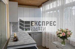  2 bedroom apartment, Farmers' Market