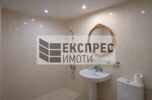  2 bedroom apartment, Farmers' Market