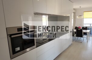Нов, Луксозно Обзаведен Тристаен апартамент, Студентски град