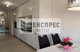 Нов, Луксозно Обзаведен Тристаен апартамент, Студентски град