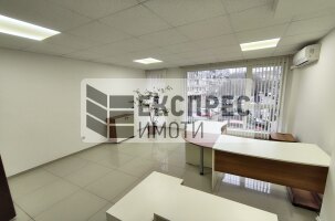 ОБЗАВЕДЕН Офис, Колхозен пазар