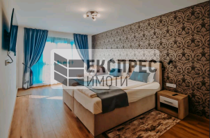 ОБЗАВЕДЕН Тристаен апартамент, Червен площад