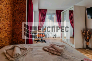 ОБЗАВЕДЕН Тристаен апартамент, Червен площад