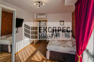 ОБЗАВЕДЕН Тристаен апартамент, Червен площад