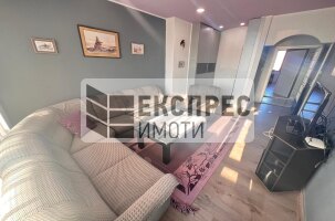 Обзаведен Тристаен апартамент, Център