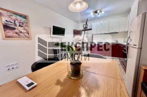 Обзаведен с две бани Тристаен апартамент, Окръжна болница