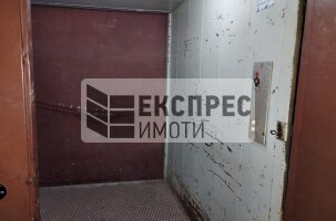  Warenhaus, Asparuhovo