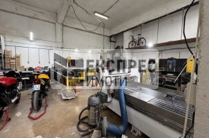  Warehouse, Mladost 1