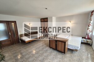 ОБЗАВЕДЕН Тристаен апартамент, Спортна зала