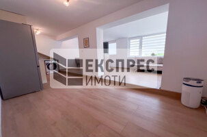 Furnished, completely renovated 3 bedroom apartment, Regional hospital