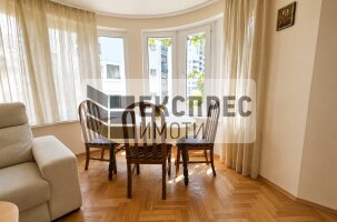 Обзаведен Тристаен апартамент, Червен площад