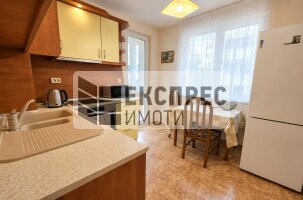 Обзаведен Тристаен апартамент, Червен площад
