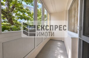 Обзаведен Тристаен апартамент, Червен площад