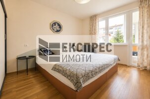 Обзаведен Тристаен апартамент, Червен площад