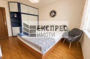 Обзаведен Тристаен апартамент, Червен площад