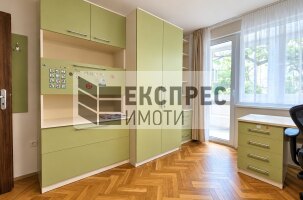 Обзаведен Тристаен апартамент, Червен площад