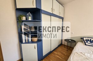 Обзаведен Тристаен апартамент, Червен площад