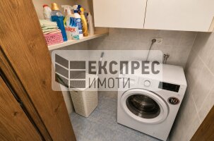 Обзаведен Тристаен апартамент, Червен площад