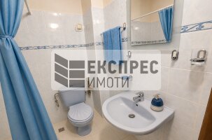 Обзаведен Тристаен апартамент, Червен площад