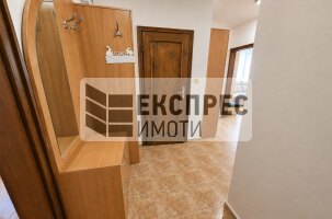 Обзаведен Тристаен апартамент, Червен площад