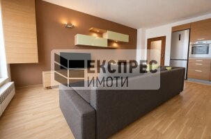 Луксозен Обзаведен Тристаен апартамент, Окръжна болница