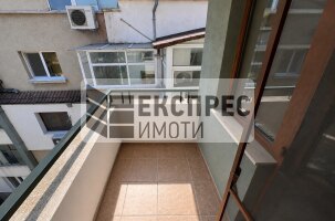 Луксозен Обзаведен Тристаен апартамент, Окръжна болница