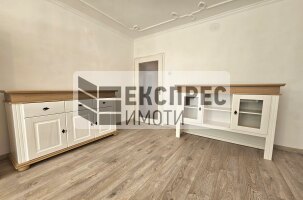 Обзаведен Тристаен апартамент, Лятно кино Тракия