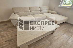 Обзаведен Тристаен апартамент, Лятно кино Тракия