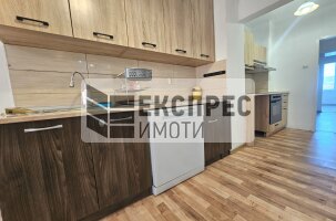 Обзаведен Тристаен апартамент, Лятно кино Тракия