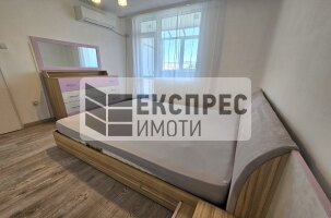 Обзаведен Тристаен апартамент, Лятно кино Тракия