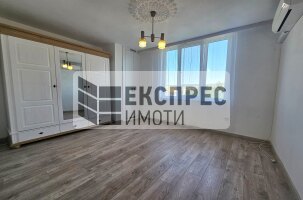 Обзаведен Тристаен апартамент, Лятно кино Тракия