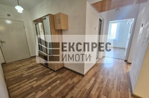 Обзаведен Тристаен апартамент, Лятно кино Тракия