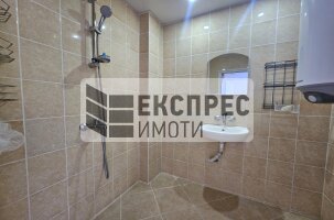 Обзаведен Тристаен апартамент, Лятно кино Тракия