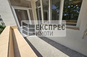 Обзаведен Тристаен апартамент, Лятно кино Тракия